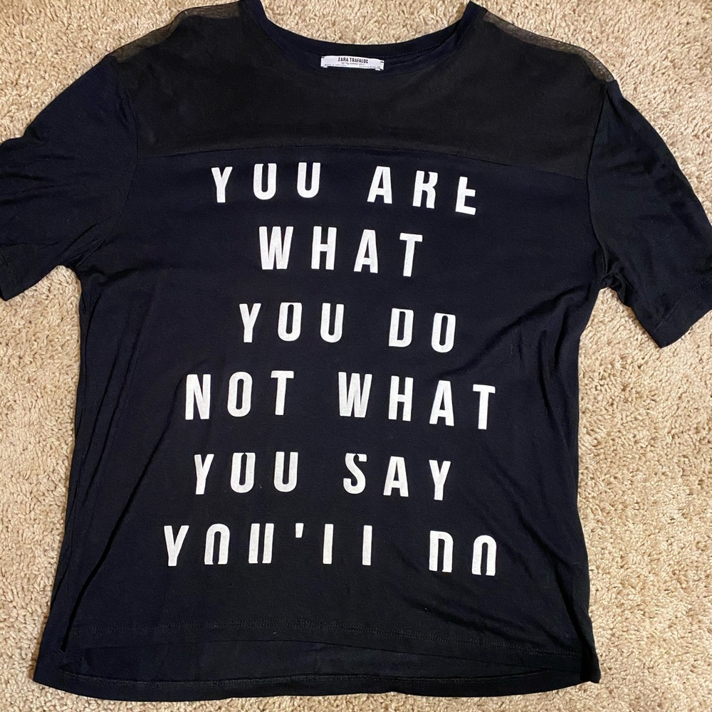 T-shirt with details perfect for the night!